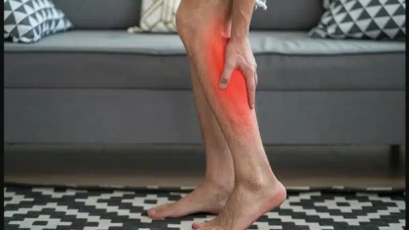 Trombóza nohy je krvná zrazenina , ktorá sa tvorí v žile hlboko v tele. Väčšina hlbokých žilových zrazenín sa vyskytuje v dolnej časti nohy alebo stehna.